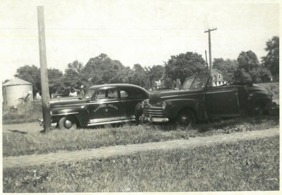 1946 Plymoth or Dodge RPD Squad Car at Auto Accident on Ohio at Campbell